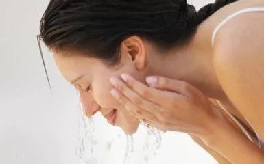 油性皮膚的類型有哪些？油性皮膚應(yīng)該如何護(hù)理？